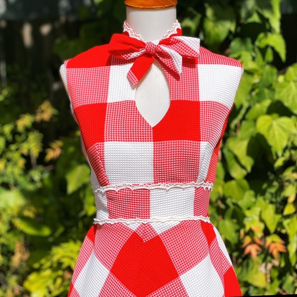 Late 50s/Early 60s Red and White Textured Cotton Maxi Dress - Picture 5 of 7